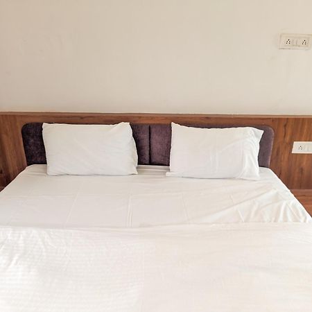 Samrat Homestay Garudeshwar Exteriör bild