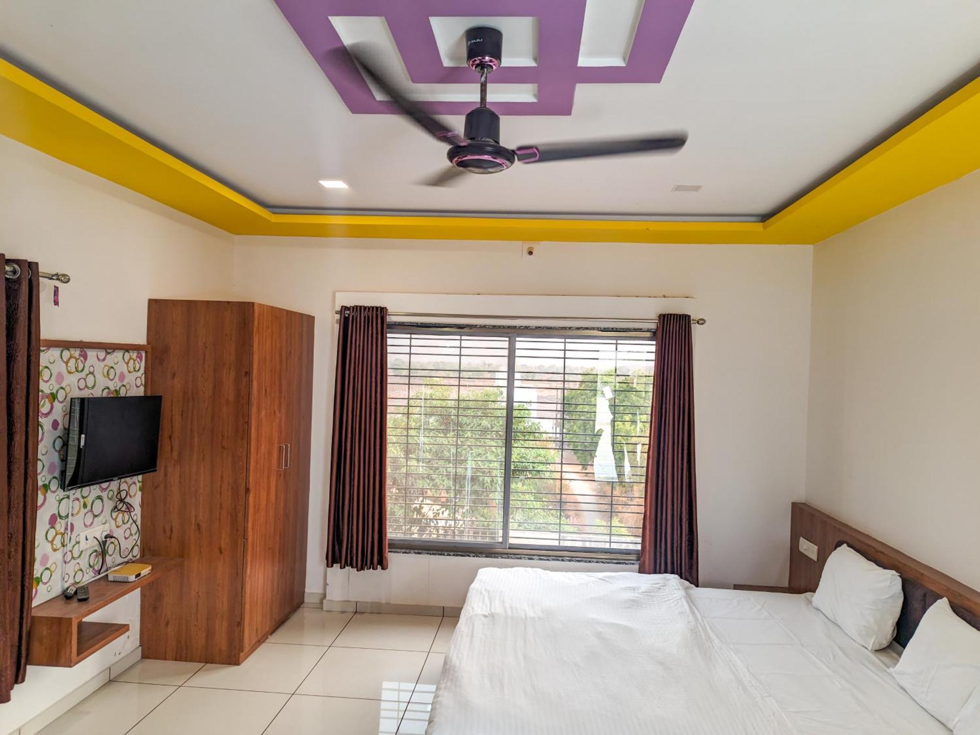 Samrat Homestay Garudeshwar Exteriör bild