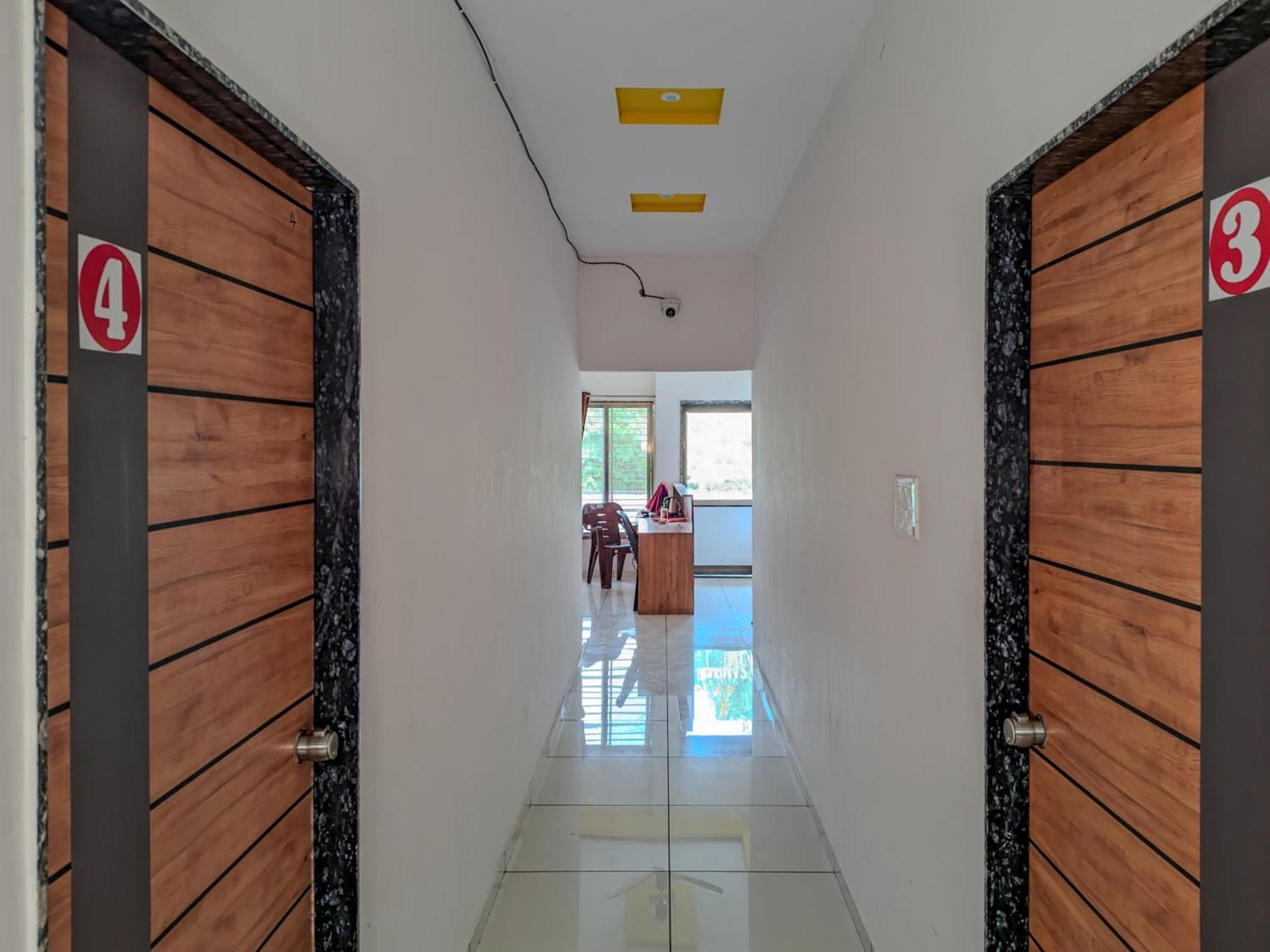 Samrat Homestay Garudeshwar Exteriör bild
