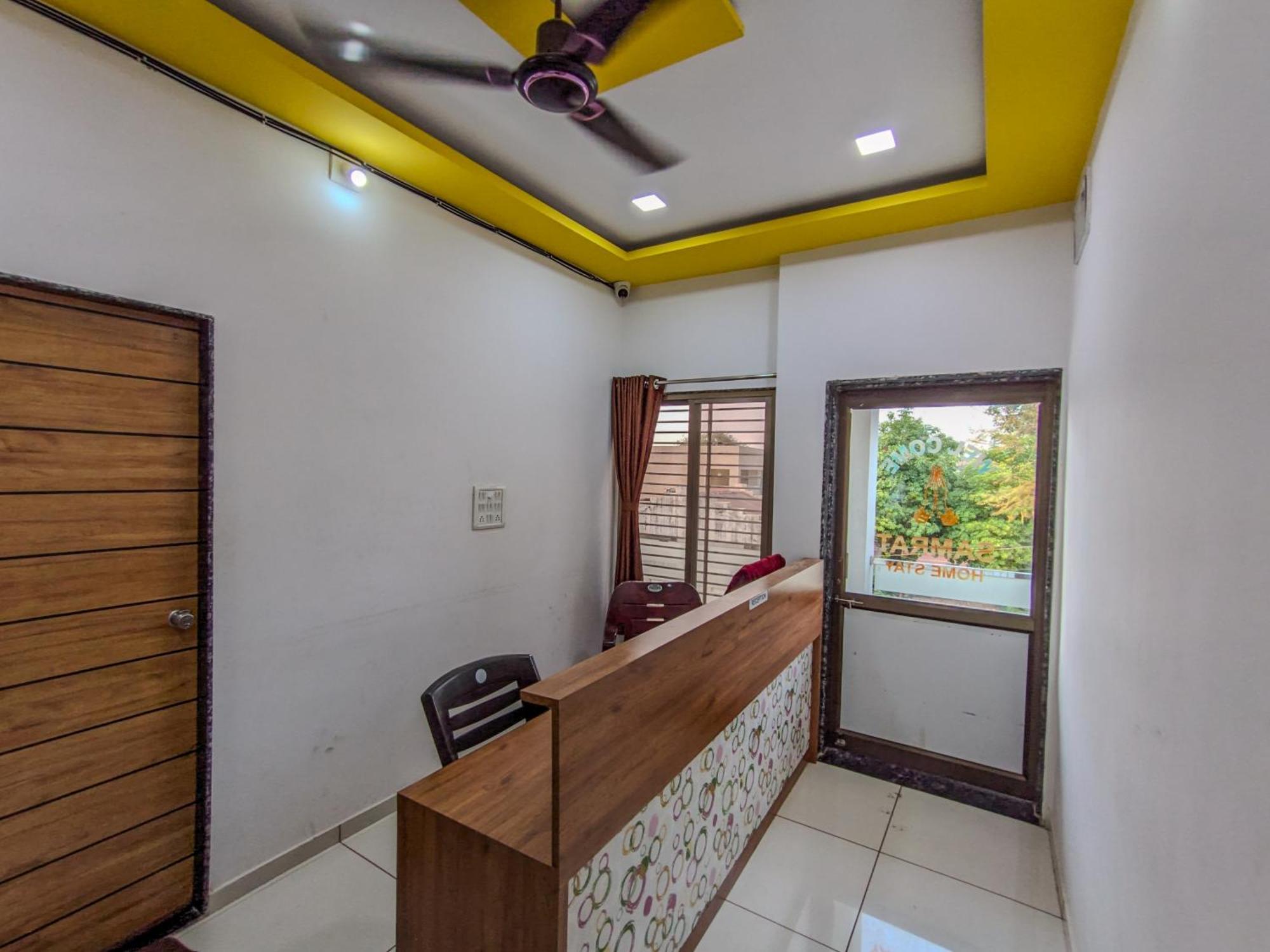 Samrat Homestay Garudeshwar Exteriör bild