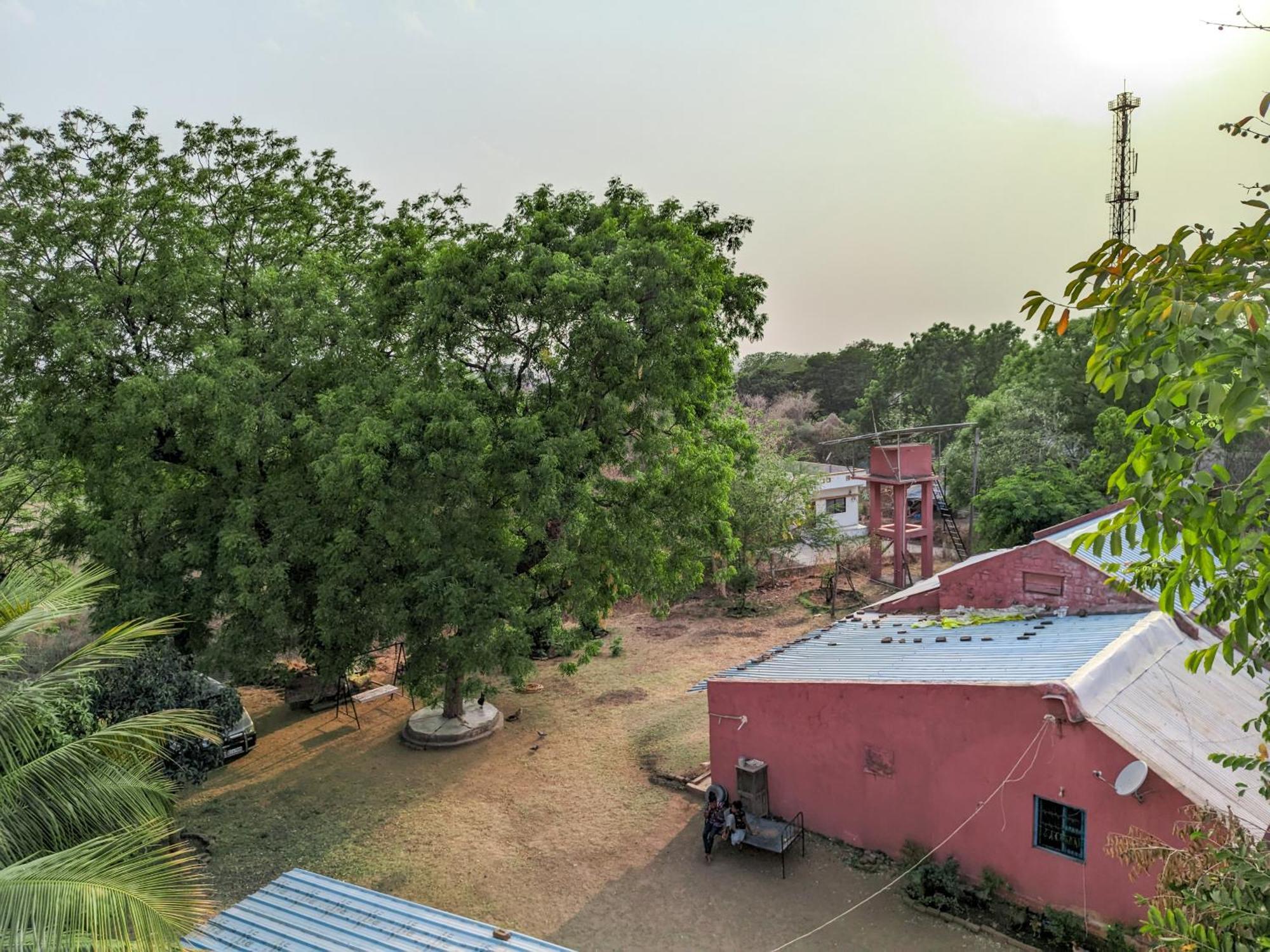 Samrat Homestay Garudeshwar Exteriör bild