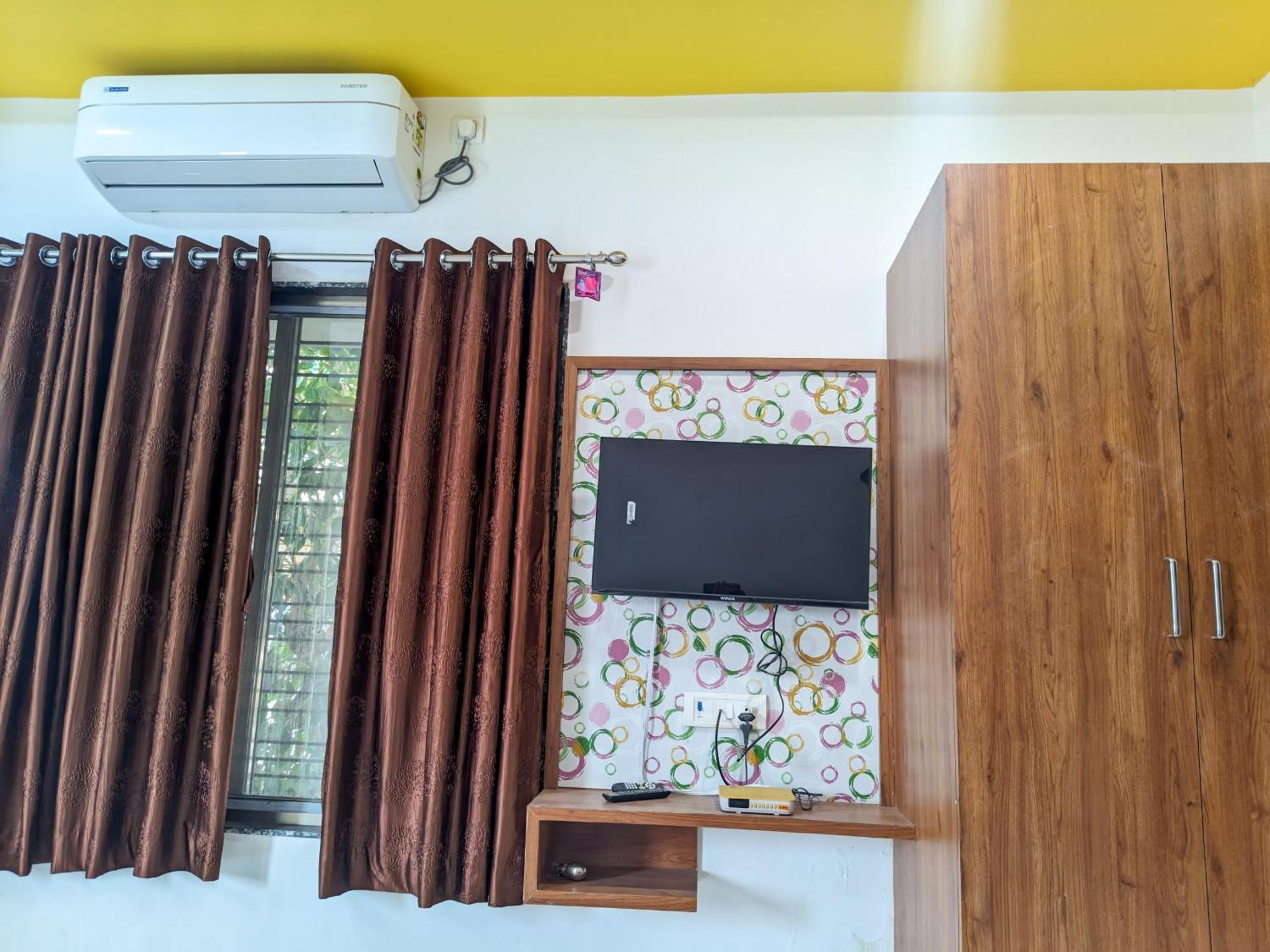Samrat Homestay Garudeshwar Exteriör bild