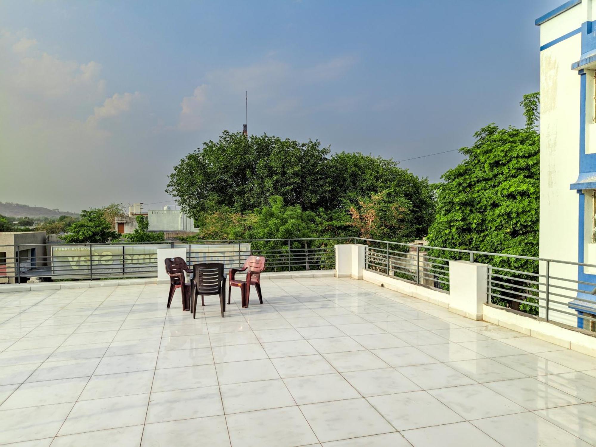 Samrat Homestay Garudeshwar Exteriör bild