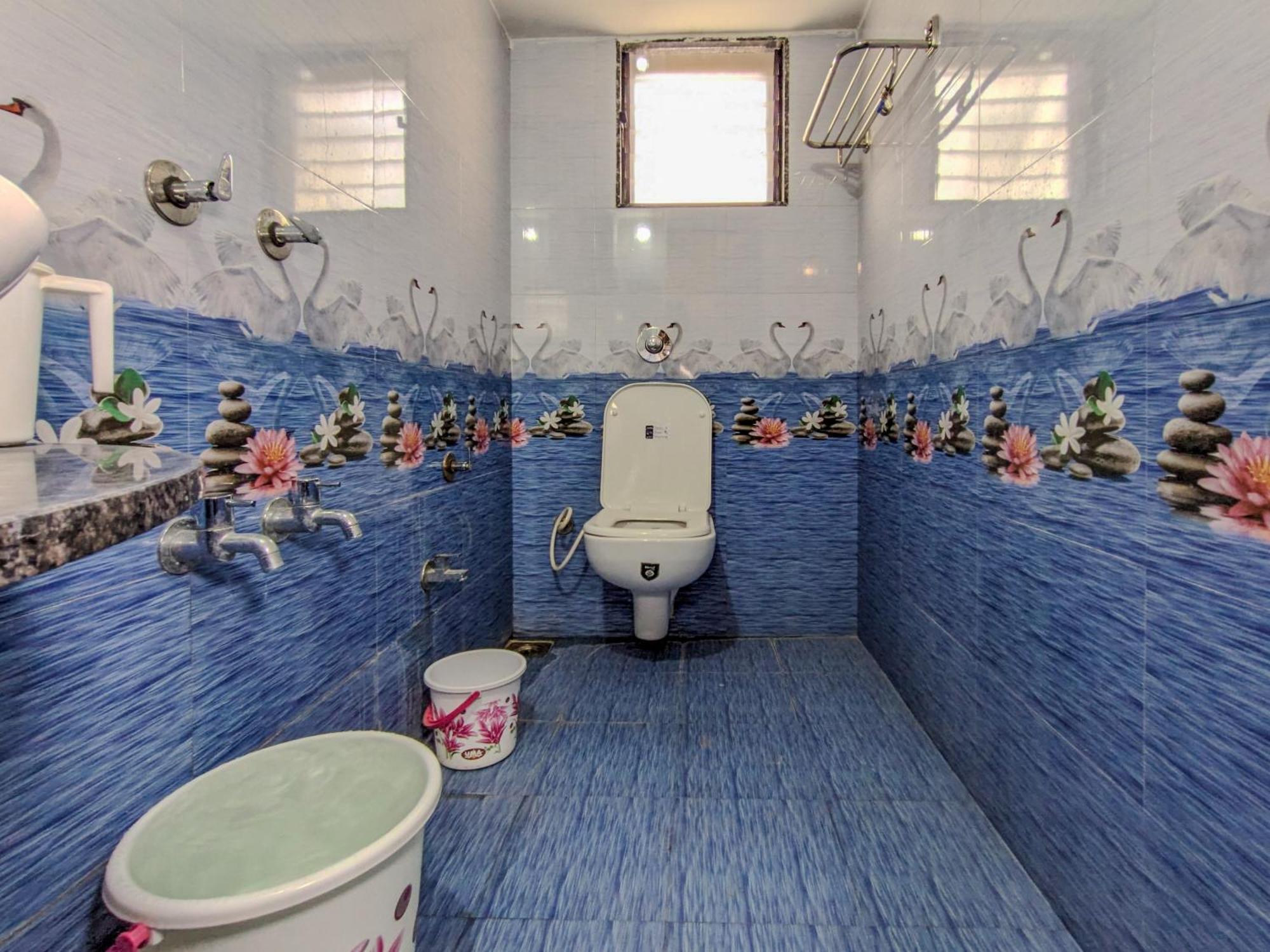 Samrat Homestay Garudeshwar Exteriör bild