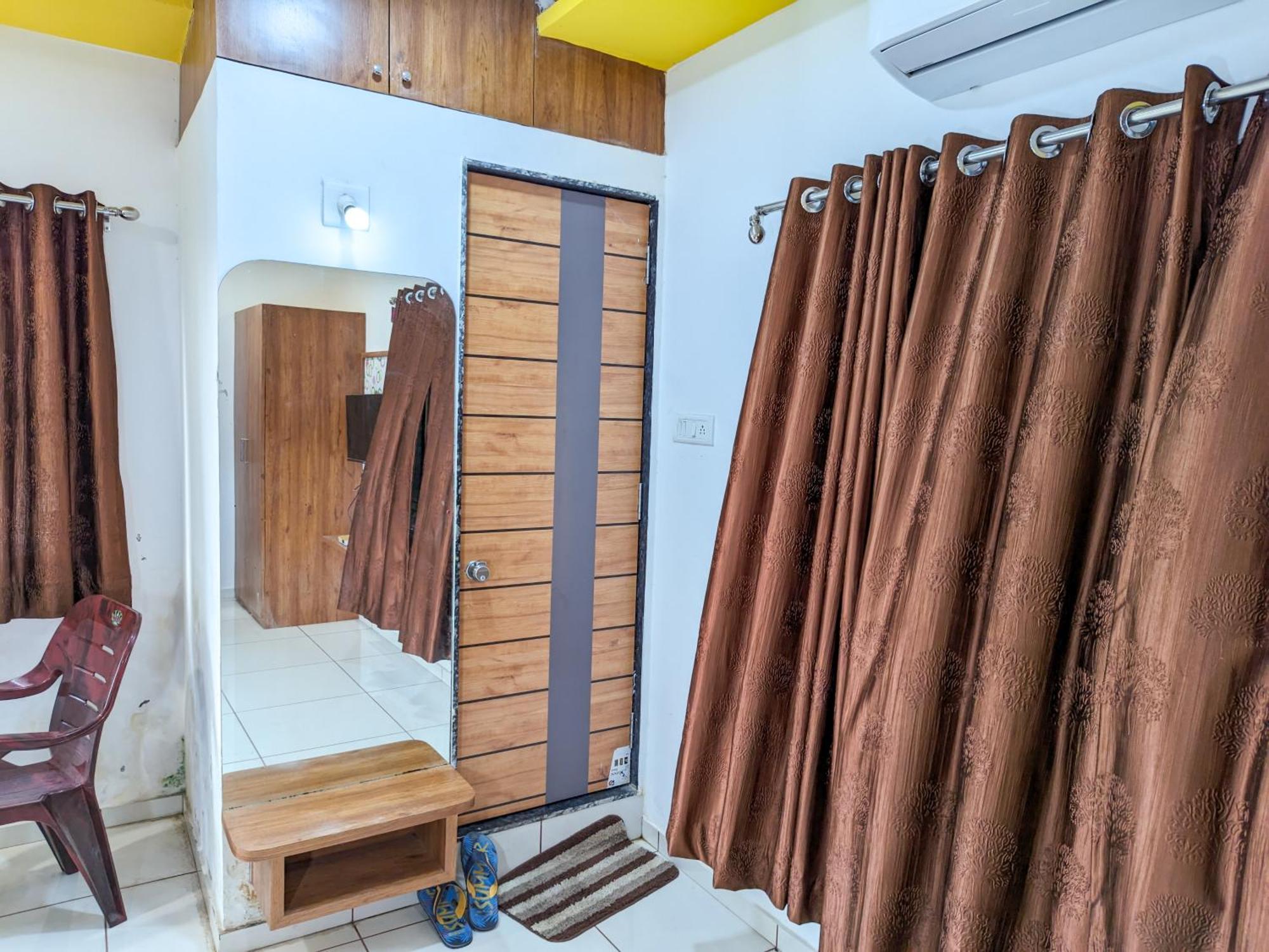 Samrat Homestay Garudeshwar Exteriör bild
