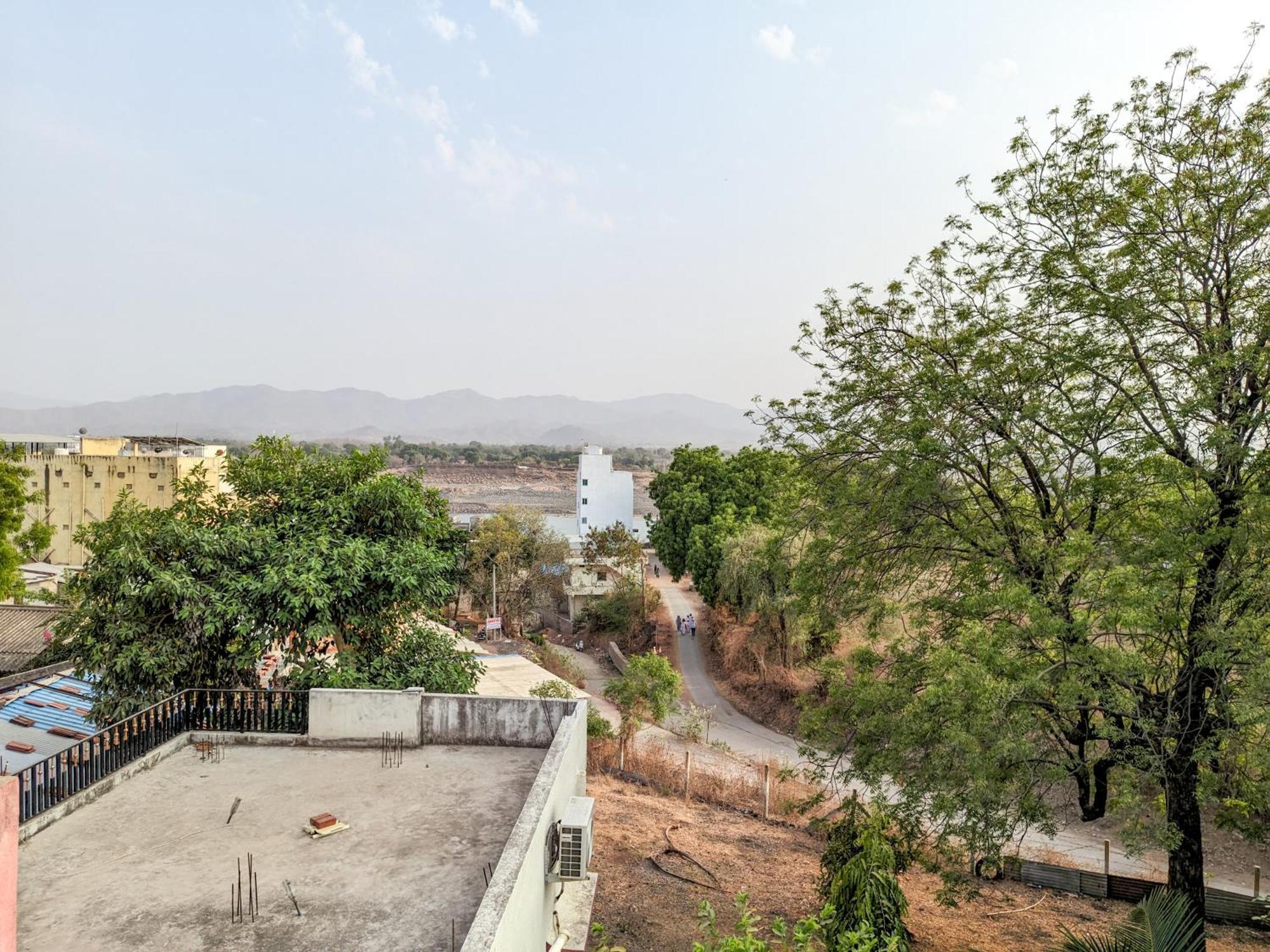Samrat Homestay Garudeshwar Exteriör bild